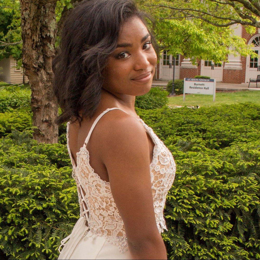 Meet your Posher, Laney